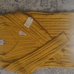 Women's cable knit v-necksweater brand new